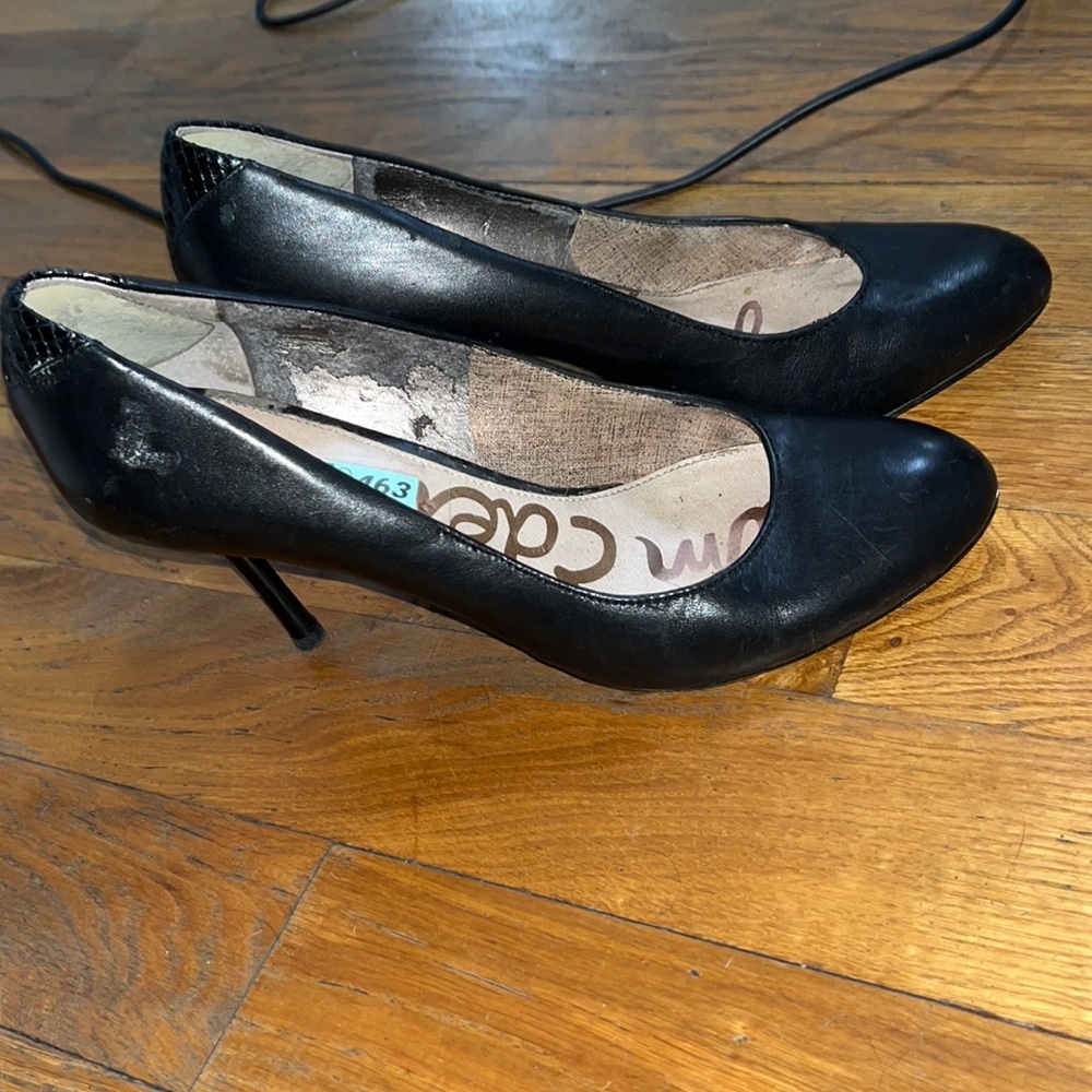 Sam Edelman black heels with details back.